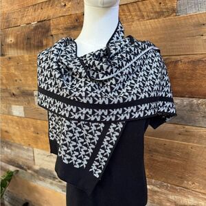Michael Kors Metallic Silver Black MK Logo Knit Scarf Reversible Winter Luxe